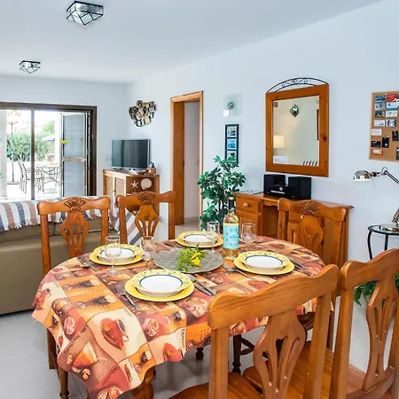 Gorgeous In Palmas Playa Blan With Private Swimming Pool, Be Inside Or Outside Semesterbostad Playa Blanca (Lanzarote)
